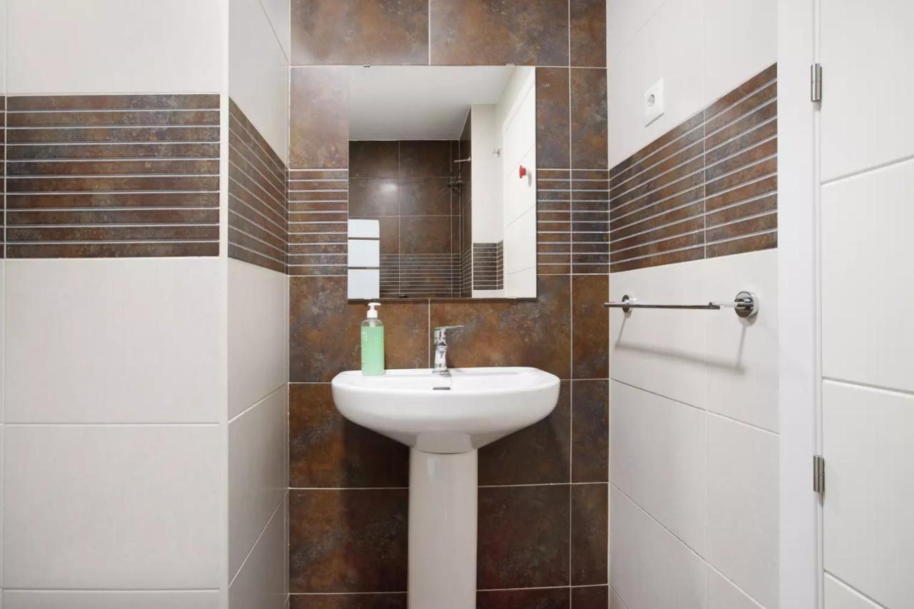 Malaga Campus Apartment Parking Included Buitenkant foto